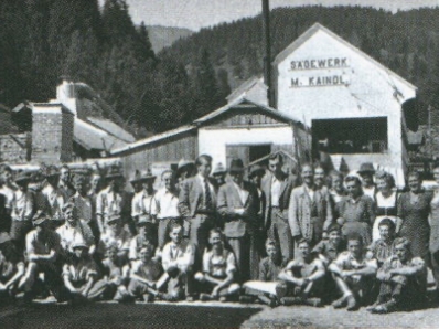 1966年在瑞士Menznau成立「木板工業股份公司」工廠廠